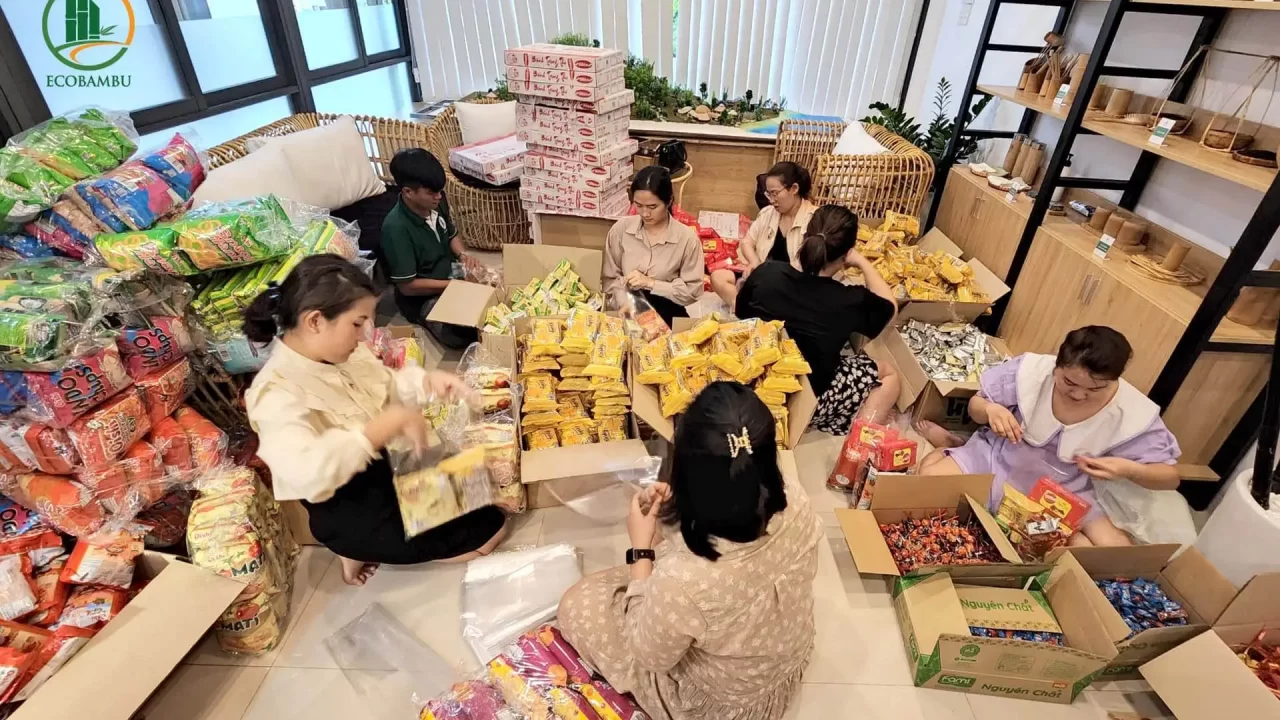 EcoBambu chuẩn bị quà trung thu cho các em Trường Tiểu học Dân tộc nội trú huyện Ba Tơ